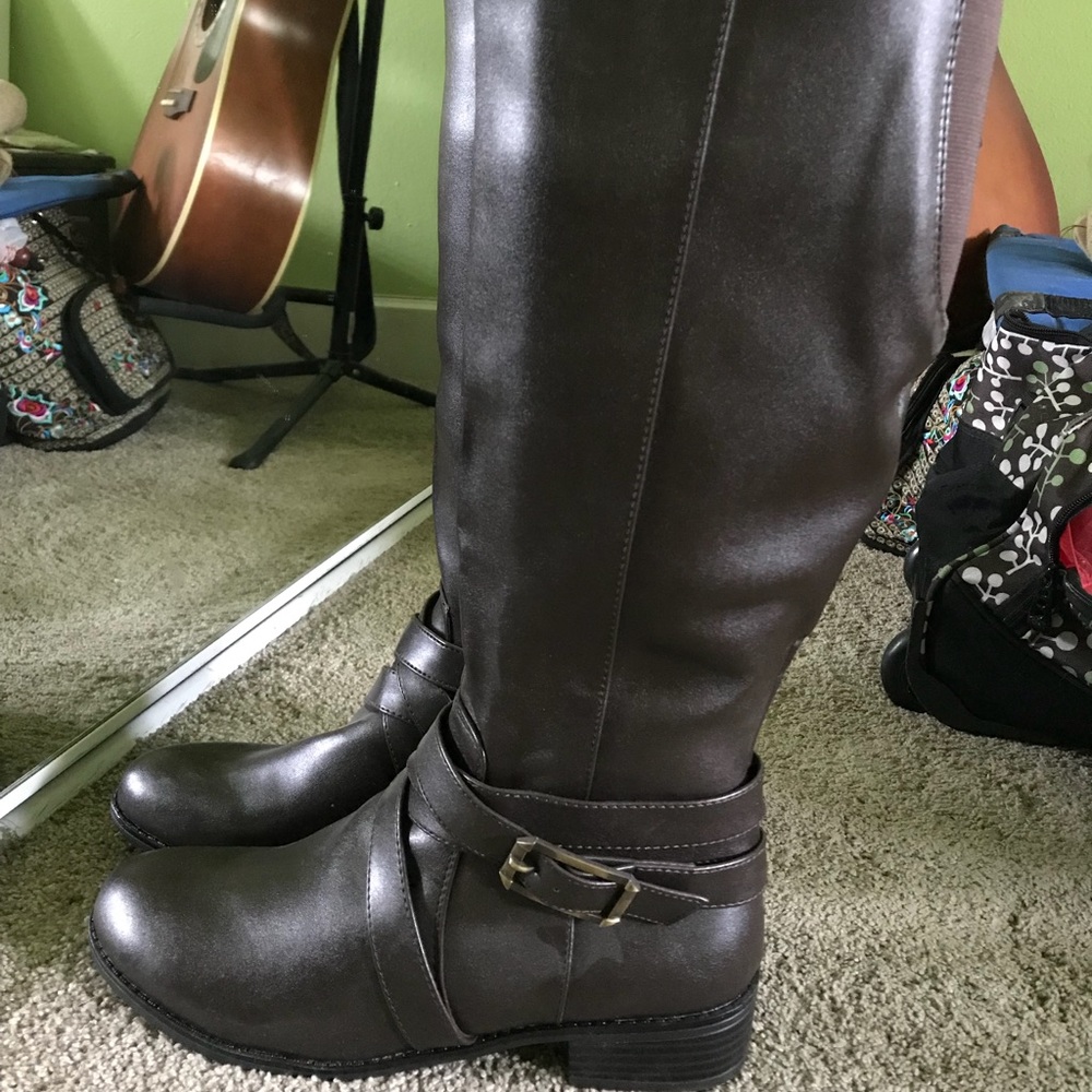 Nearly new brown fancy boots.